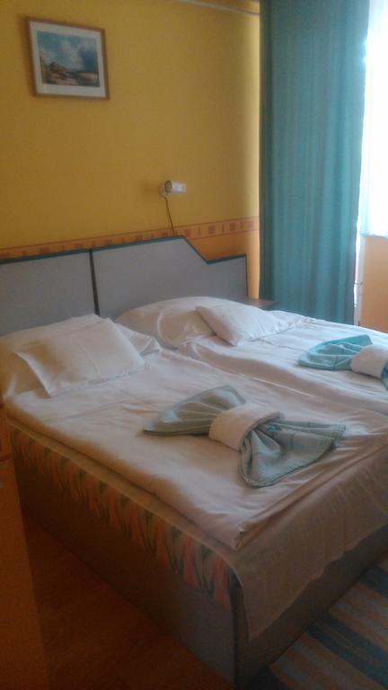 Hotel ดอมโบวาร์ ห้อง รูปภาพ